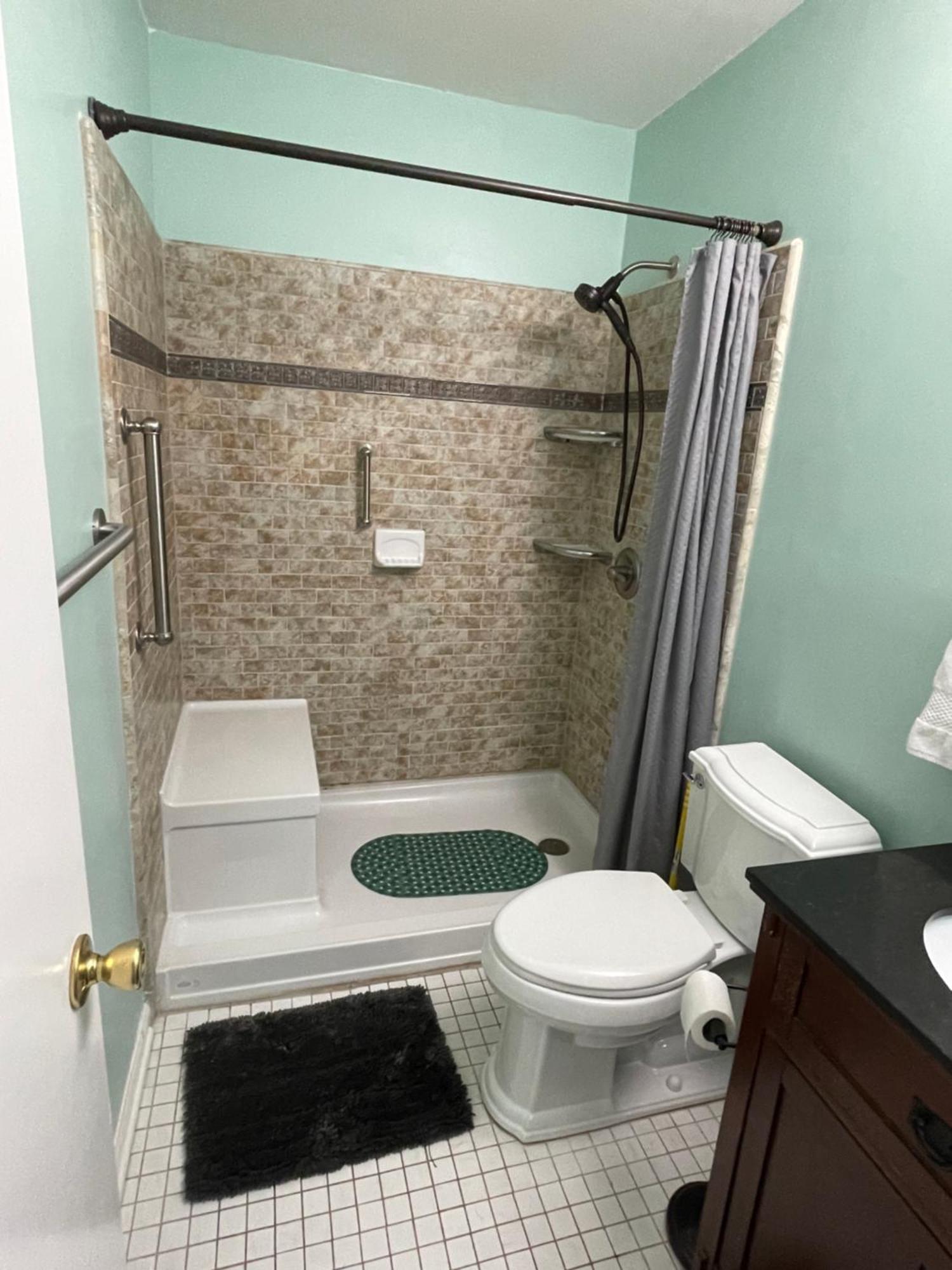 Wayne's Place-hot Tub, Pet Friendly. Close To Hpu